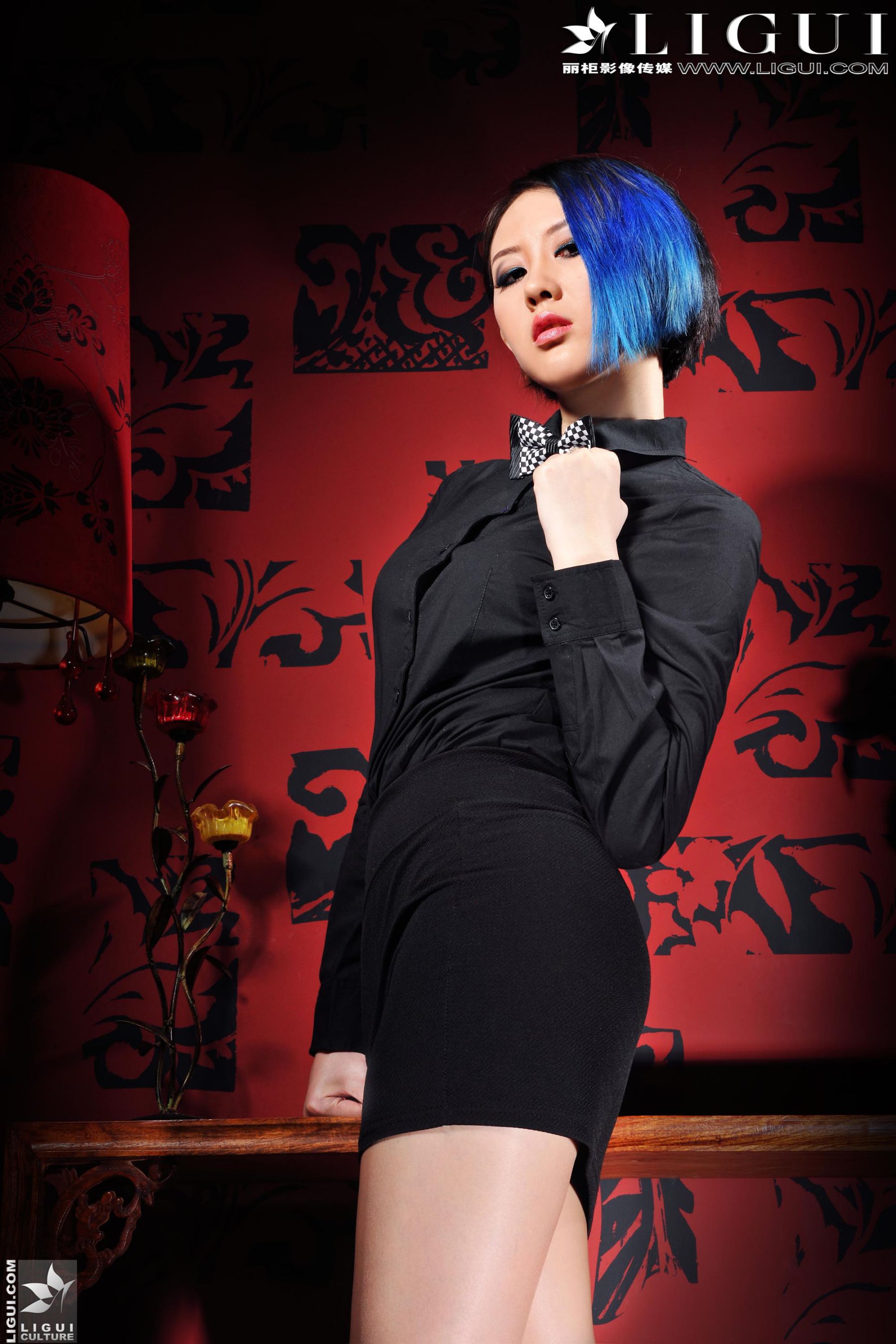 Model 菲菲《帅气蓝发女郎》  美腿丝足写真图片-图19