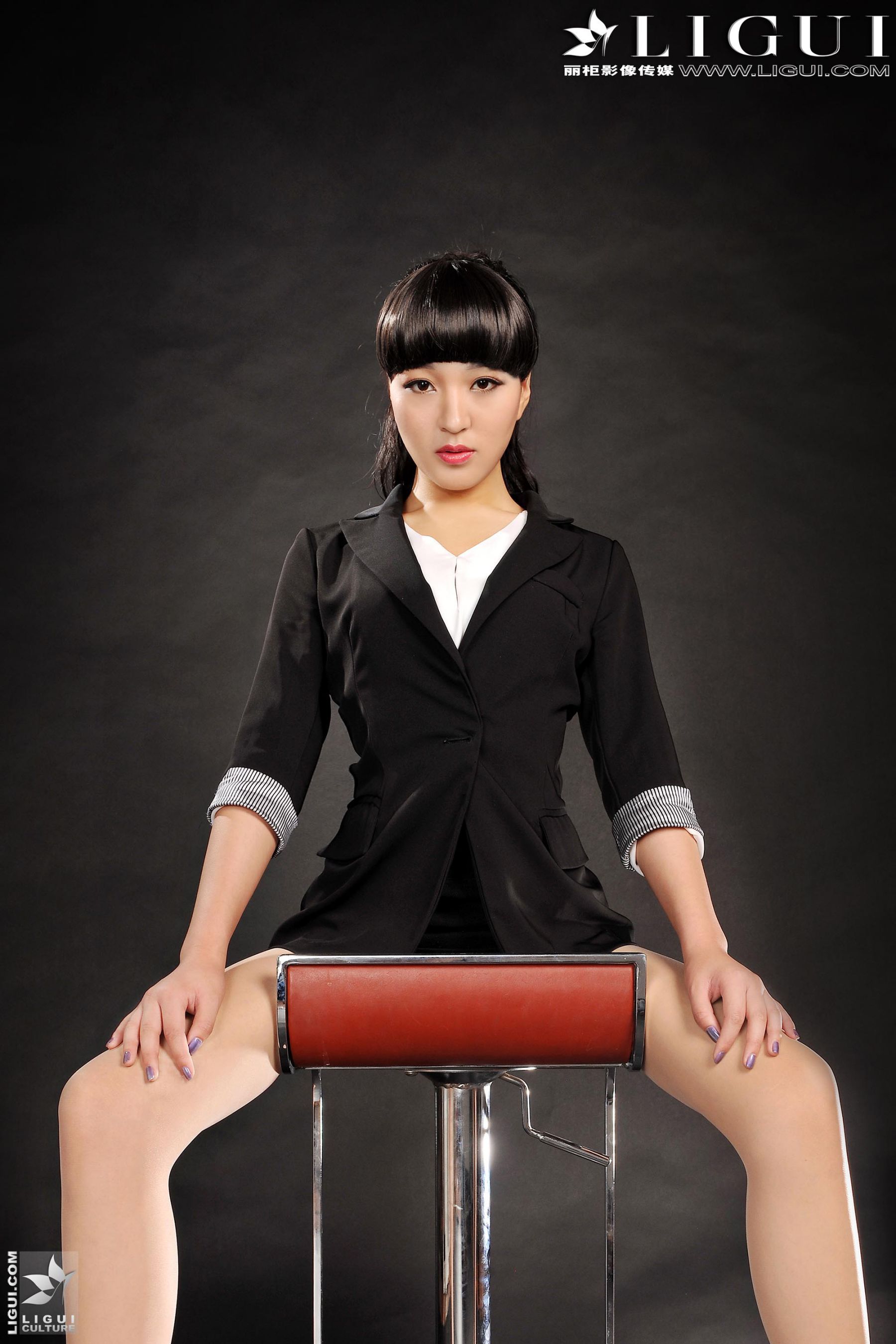 Model Amily《OL职业装高跟美足》上下全集 美腿丝足写真图片-图49