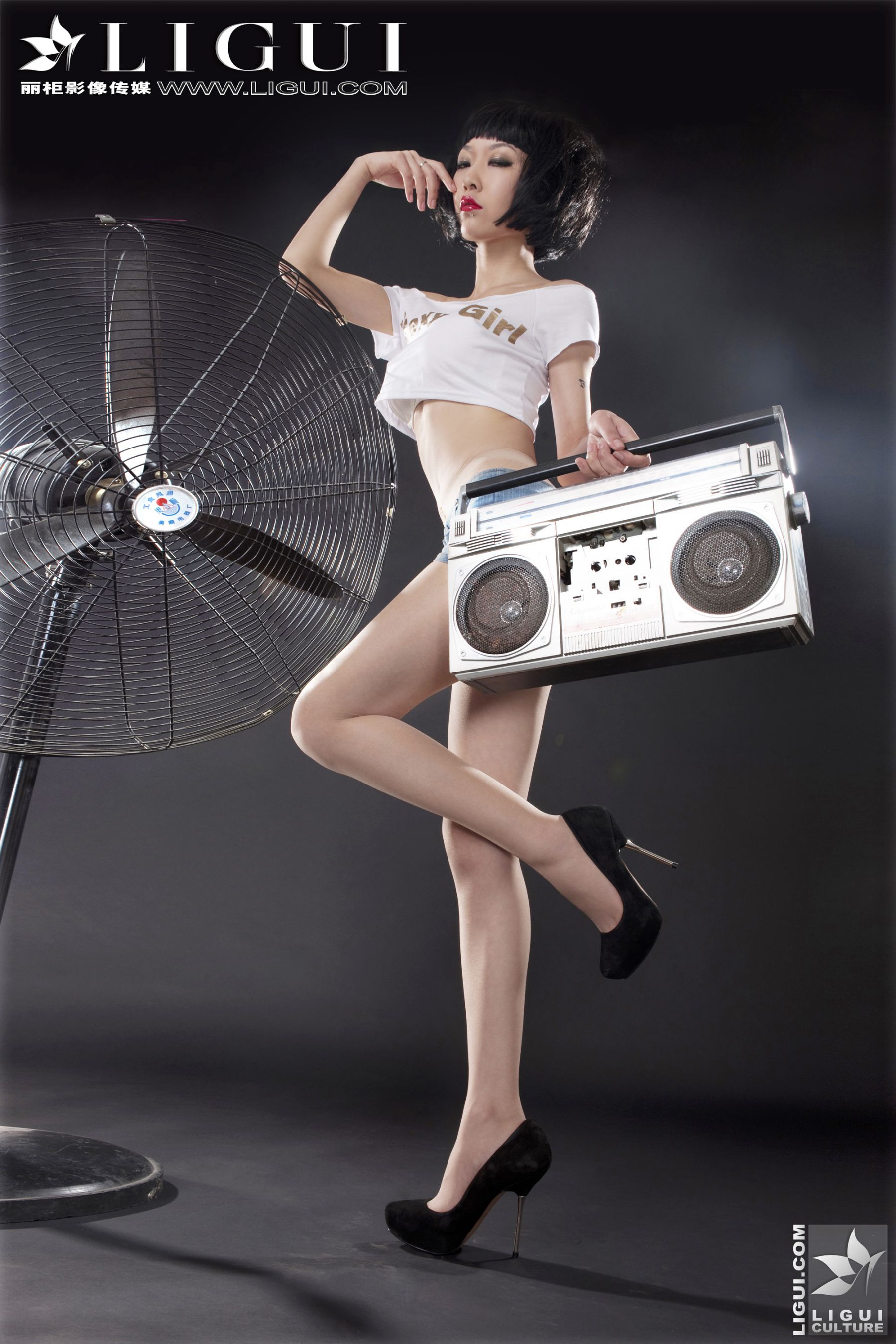 Model 文欣《时尚牛仔热裤女郎》美腿丝足写真图片-图10
