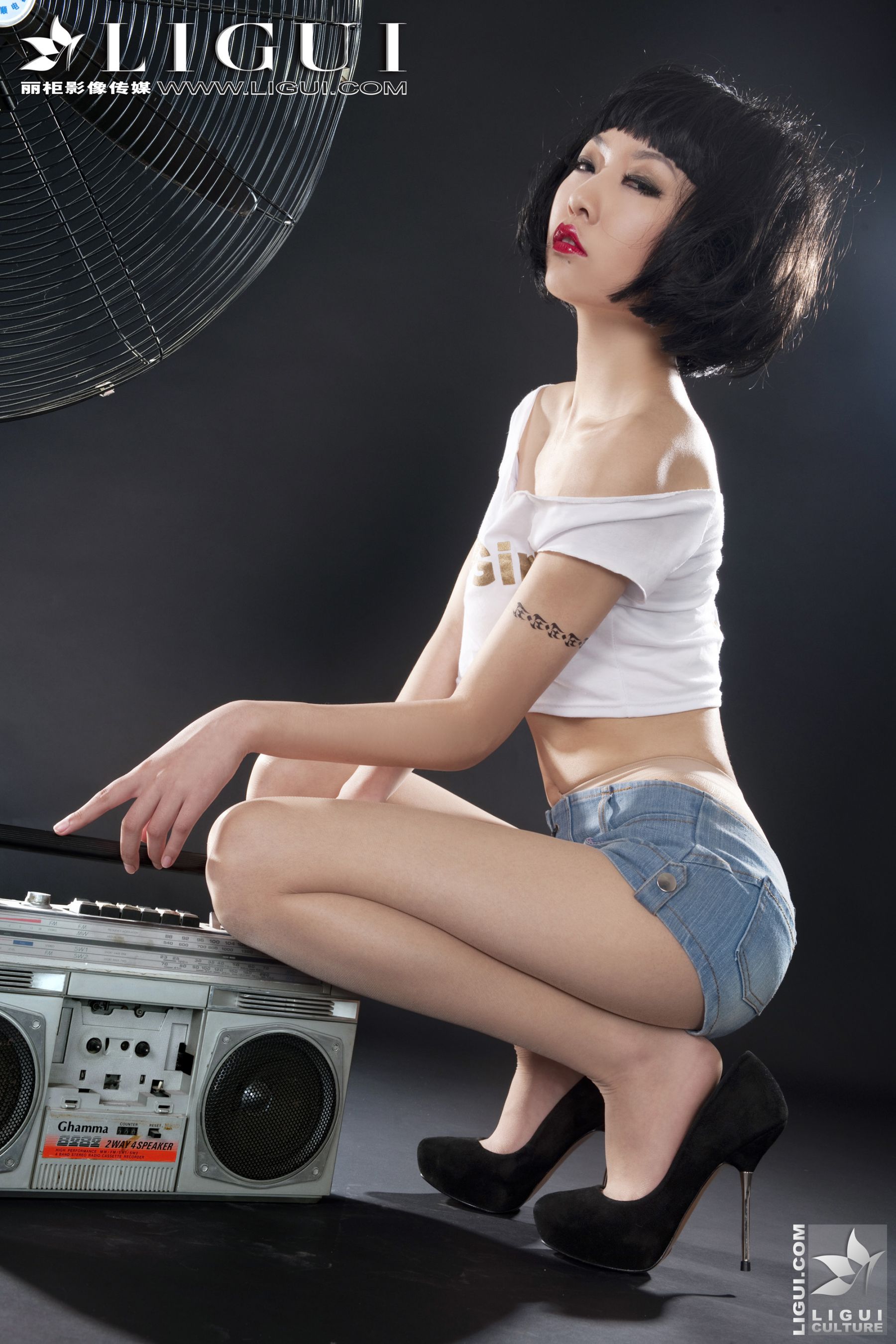 Model 文欣《时尚牛仔热裤女郎》美腿丝足写真图片-图13