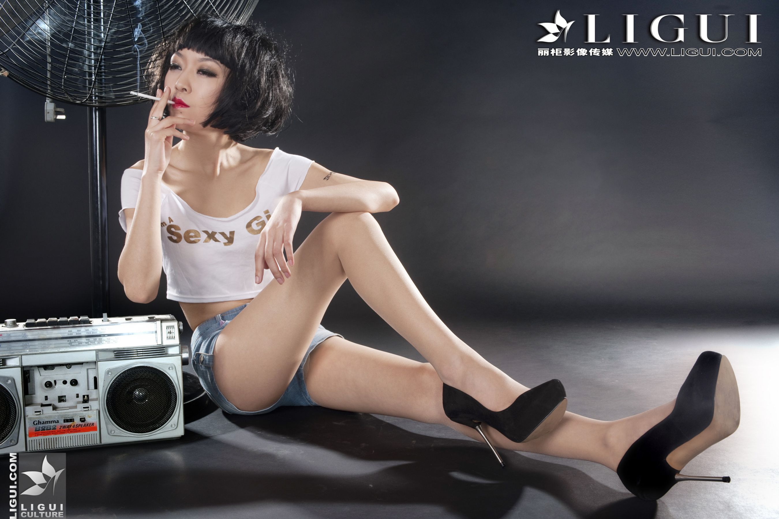 Model 文欣《时尚牛仔热裤女郎》美腿丝足写真图片-图15