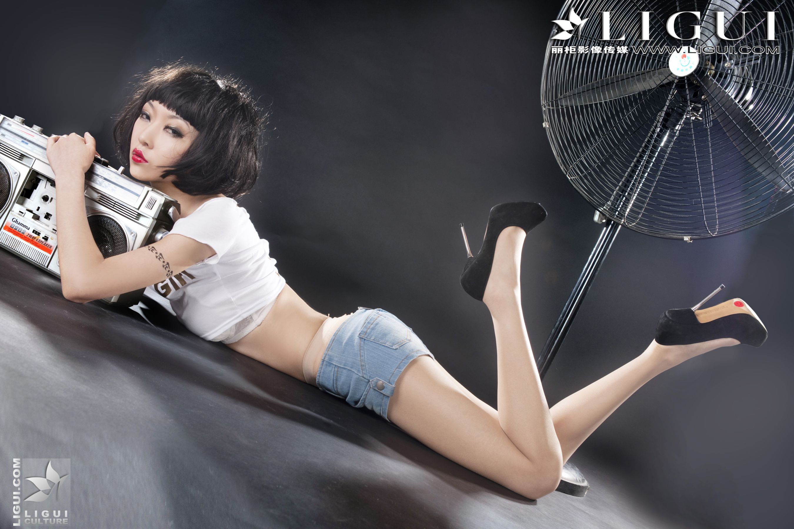 Model 文欣《时尚牛仔热裤女郎》美腿丝足写真图片-图24