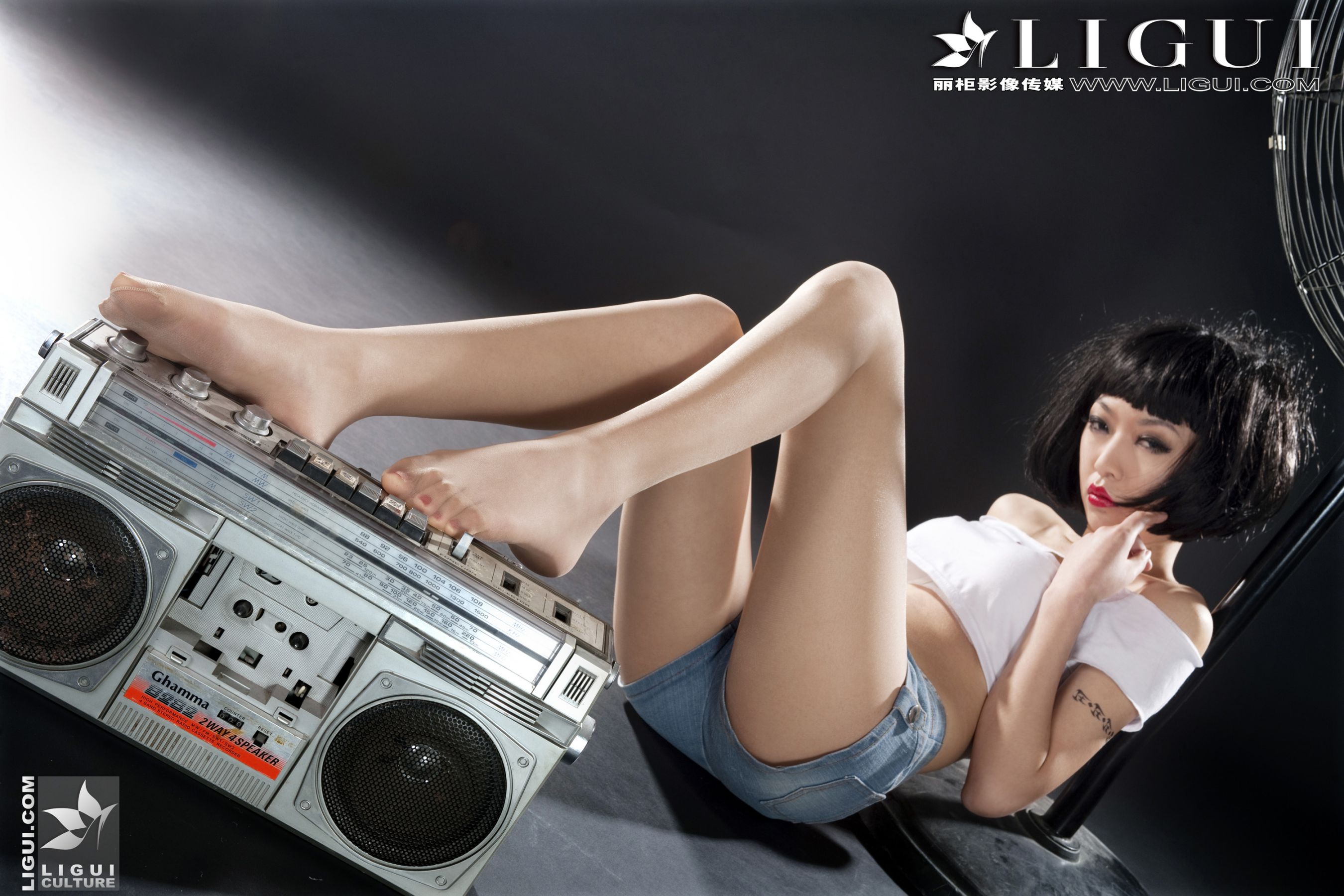 Model 文欣《时尚牛仔热裤女郎》美腿丝足写真图片-图32