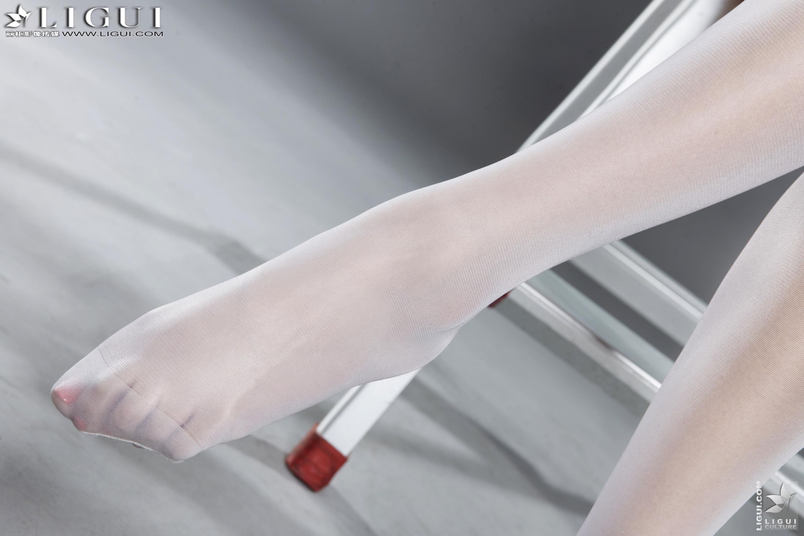 Model 司琪《白丝护士》美腿丝足写真图片-图21
