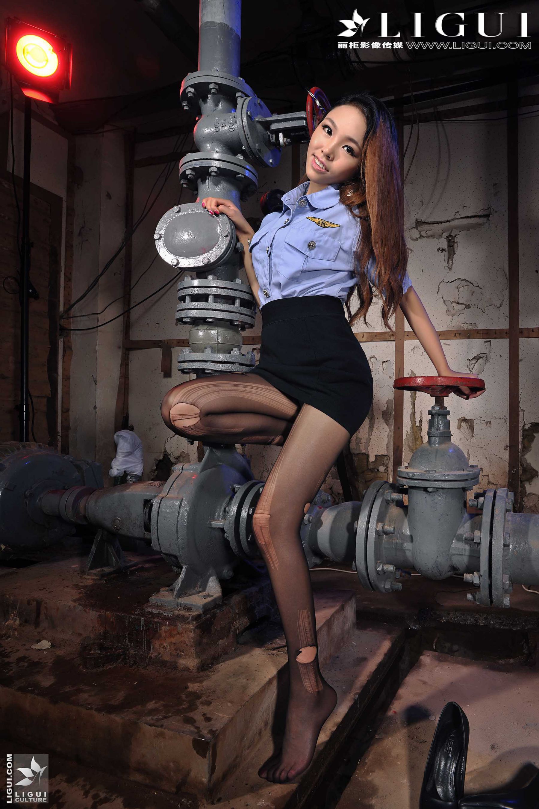 Model 薇薇《黑丝镣铐女警》  美腿丝足写真图片-图30
