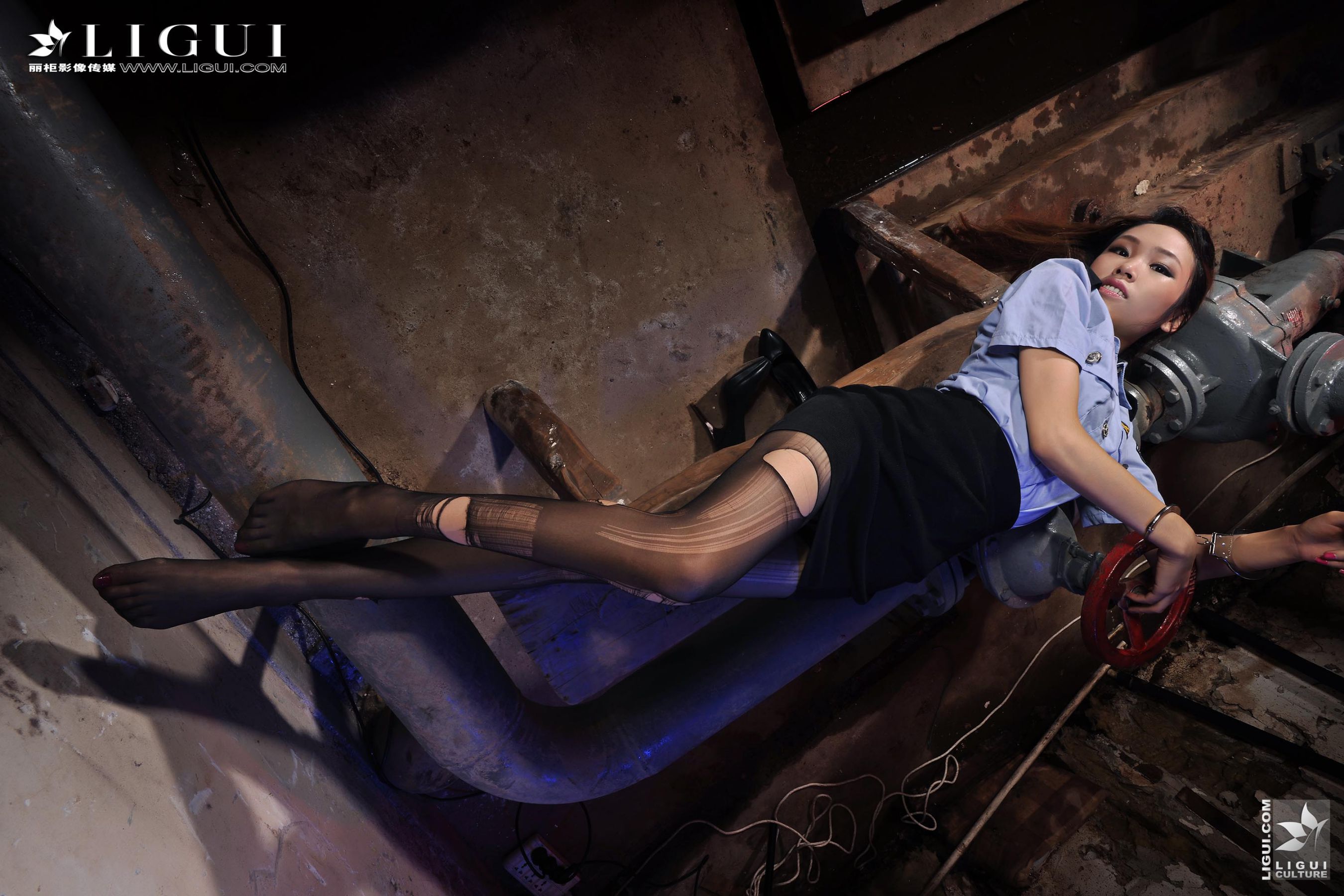 Model 薇薇《黑丝镣铐女警》  美腿丝足写真图片-图47