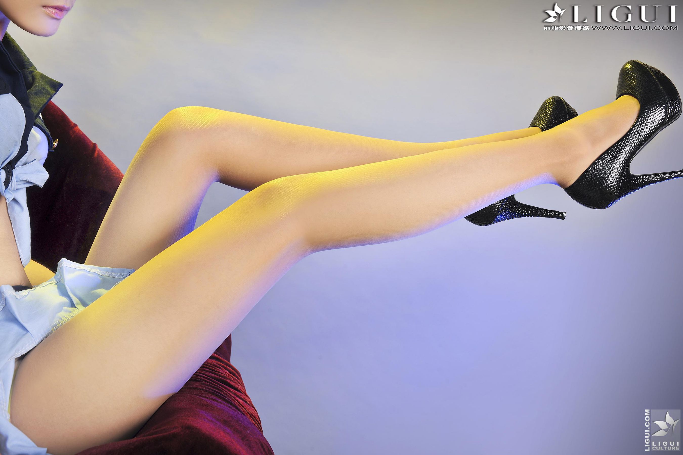 Model 凌凌《制服高跟》上下全集 美腿丝足写真图片-图21