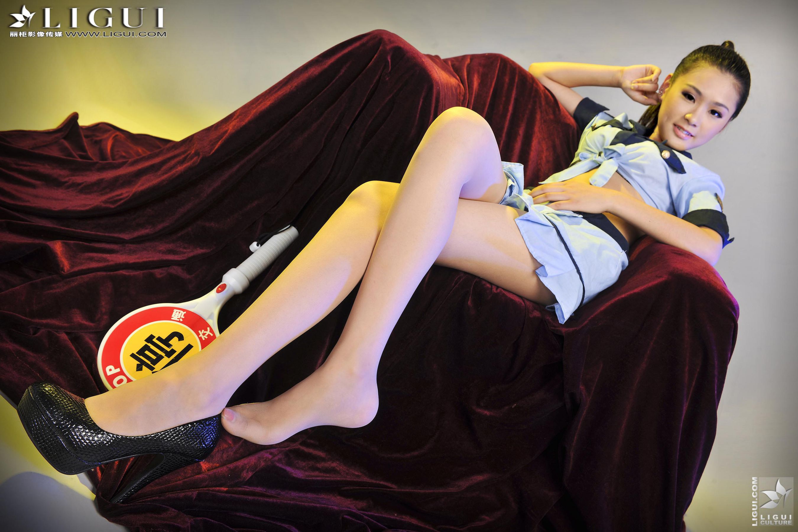 Model 凌凌《制服高跟》上下全集 美腿丝足写真图片-图24