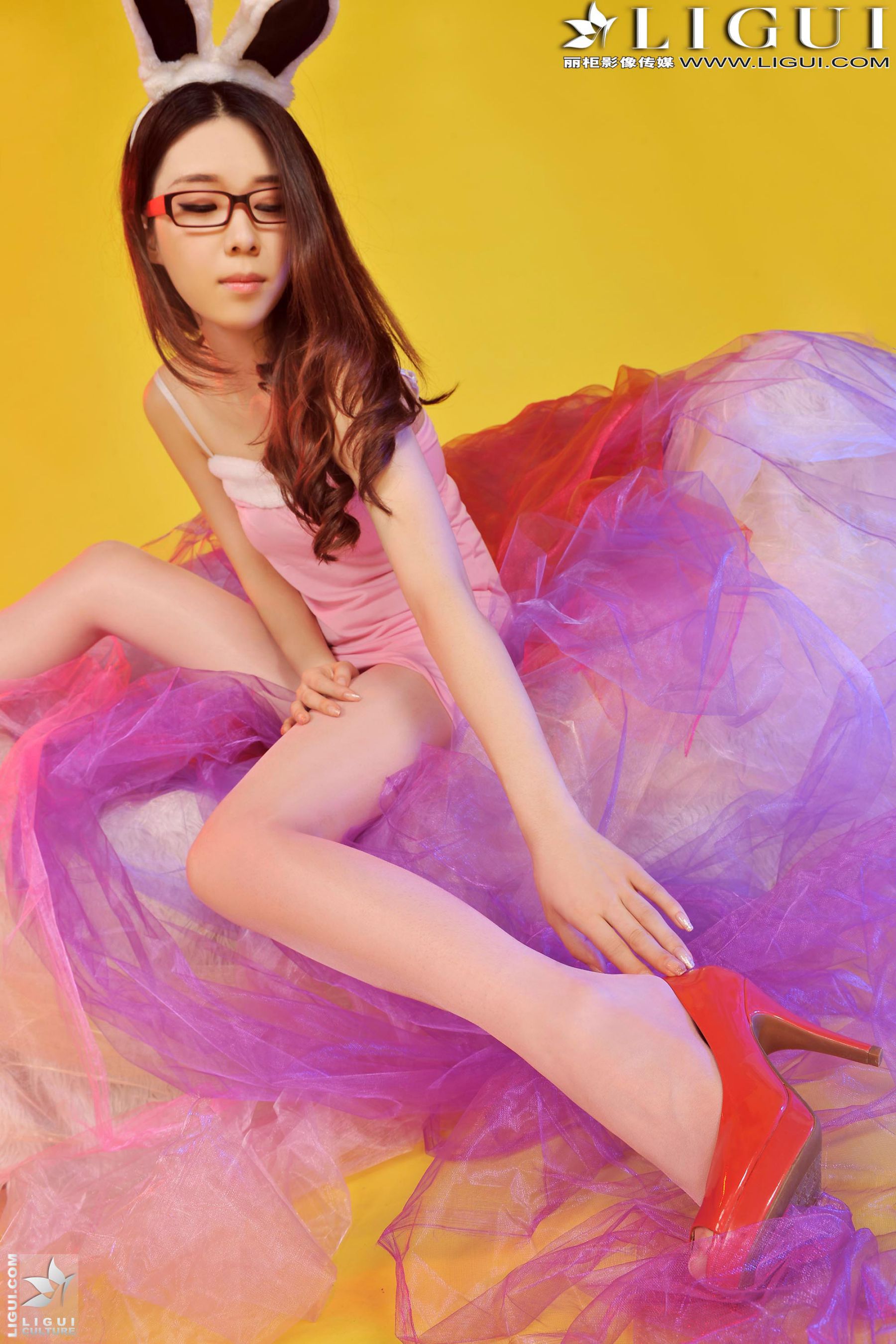 Model 美辰《红高跟兔女郎》上下全集  美腿丝足写真图片-图34