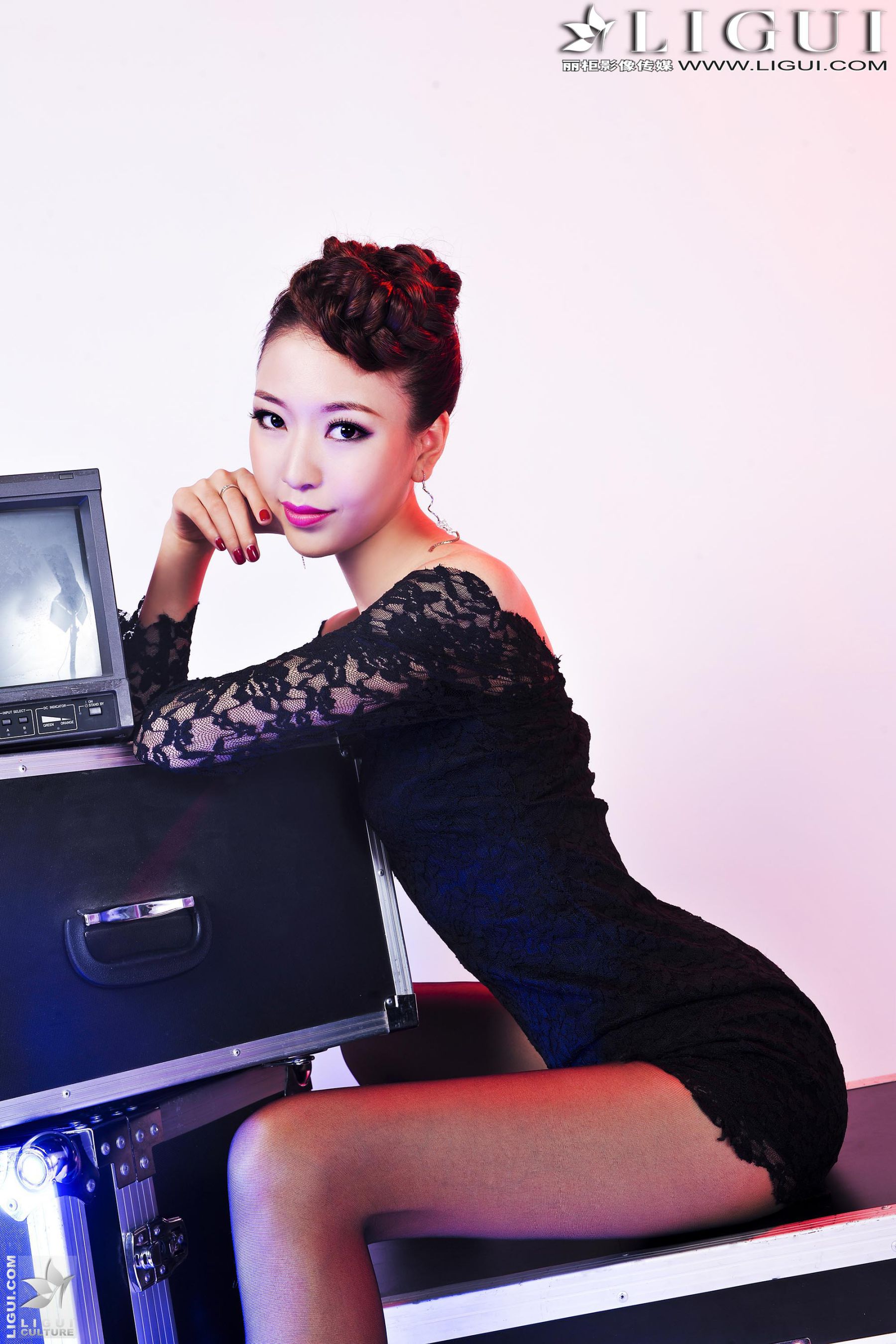 Model 文欣《时尚黑色蕾丝女郎》上下全集  美腿玉足写真图片-图28