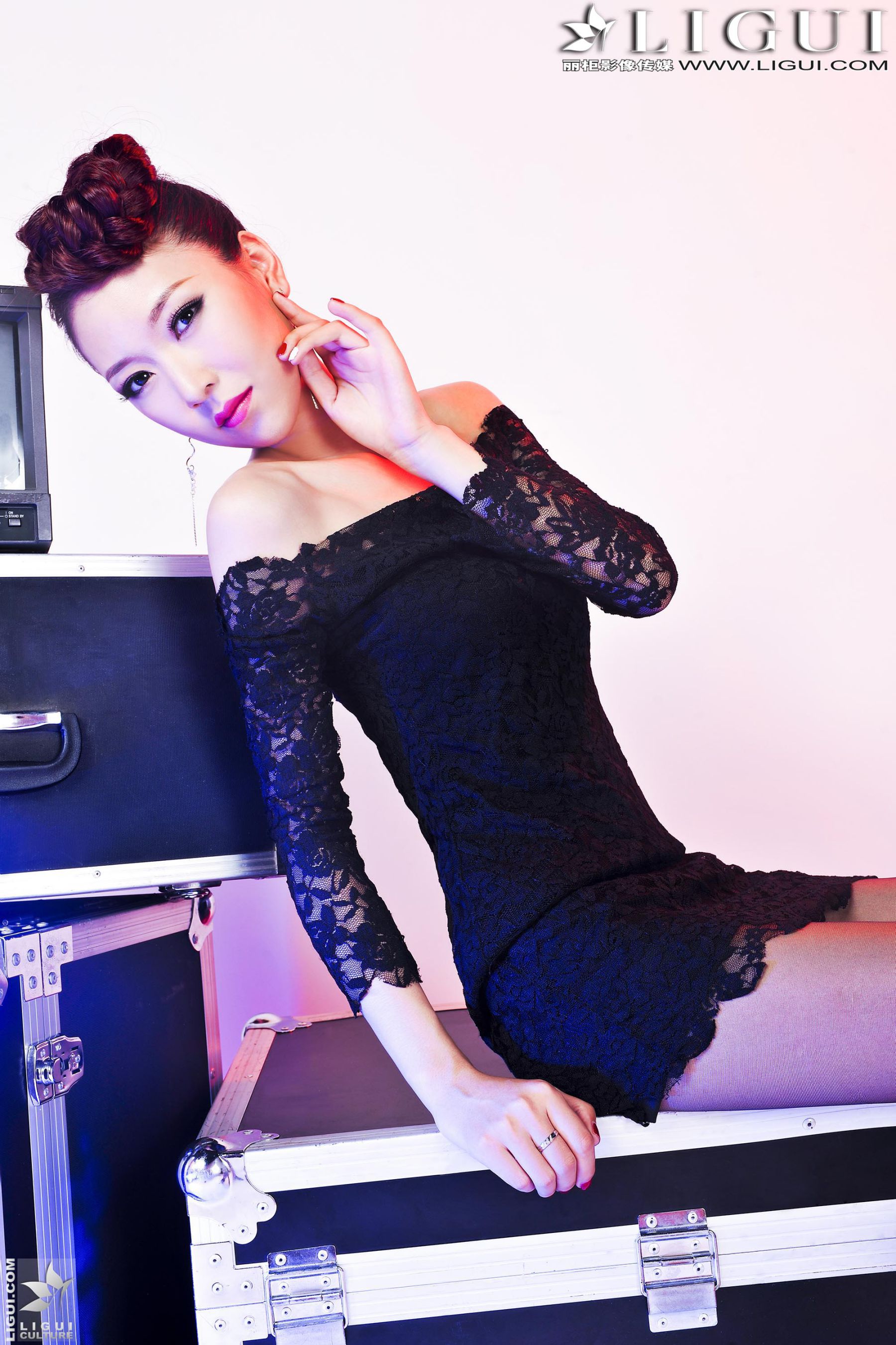 Model 文欣《时尚黑色蕾丝女郎》上下全集  美腿玉足写真图片-图41