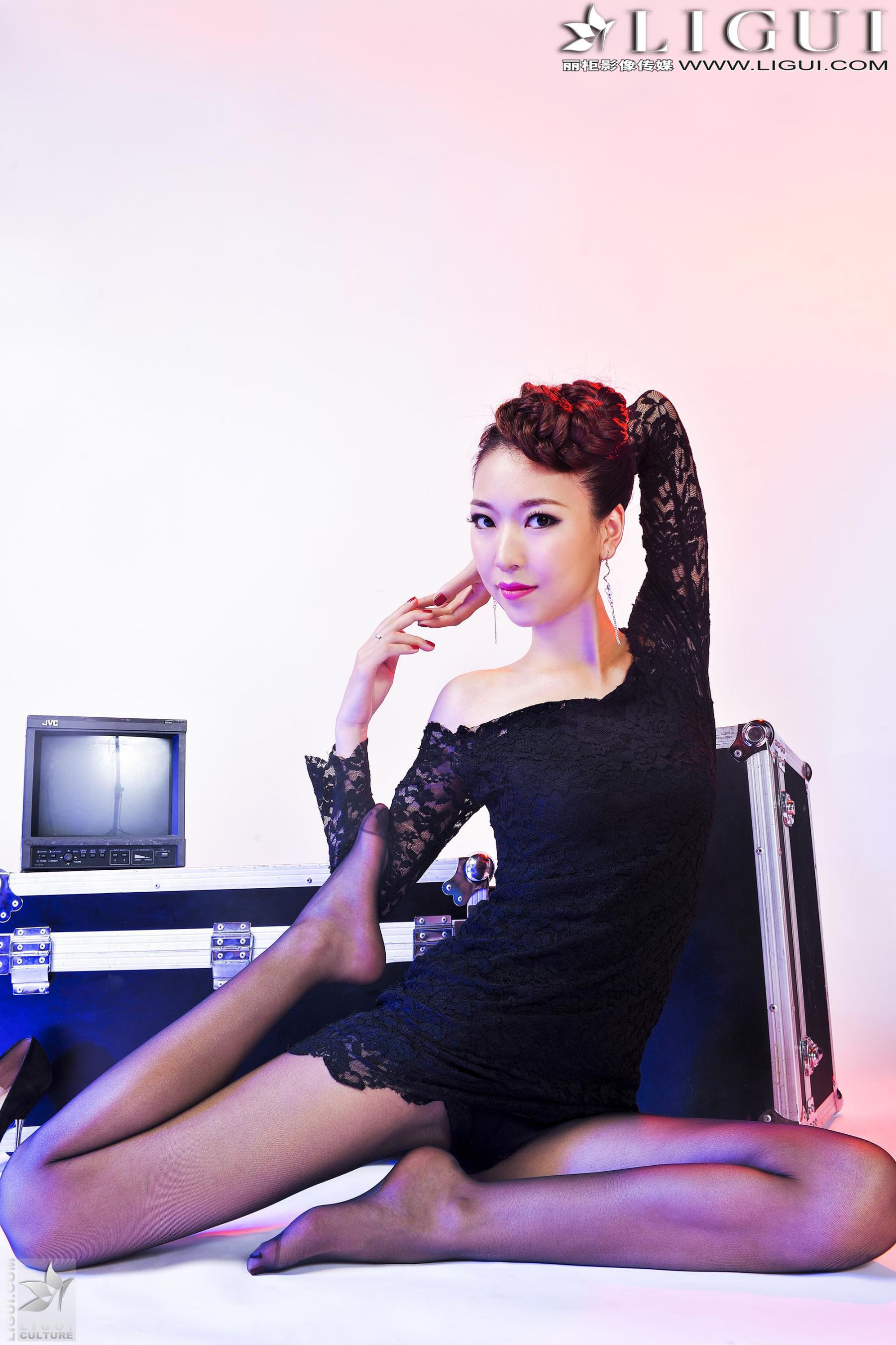 Model 文欣《时尚黑色蕾丝女郎》上下全集  美腿玉足写真图片-图68
