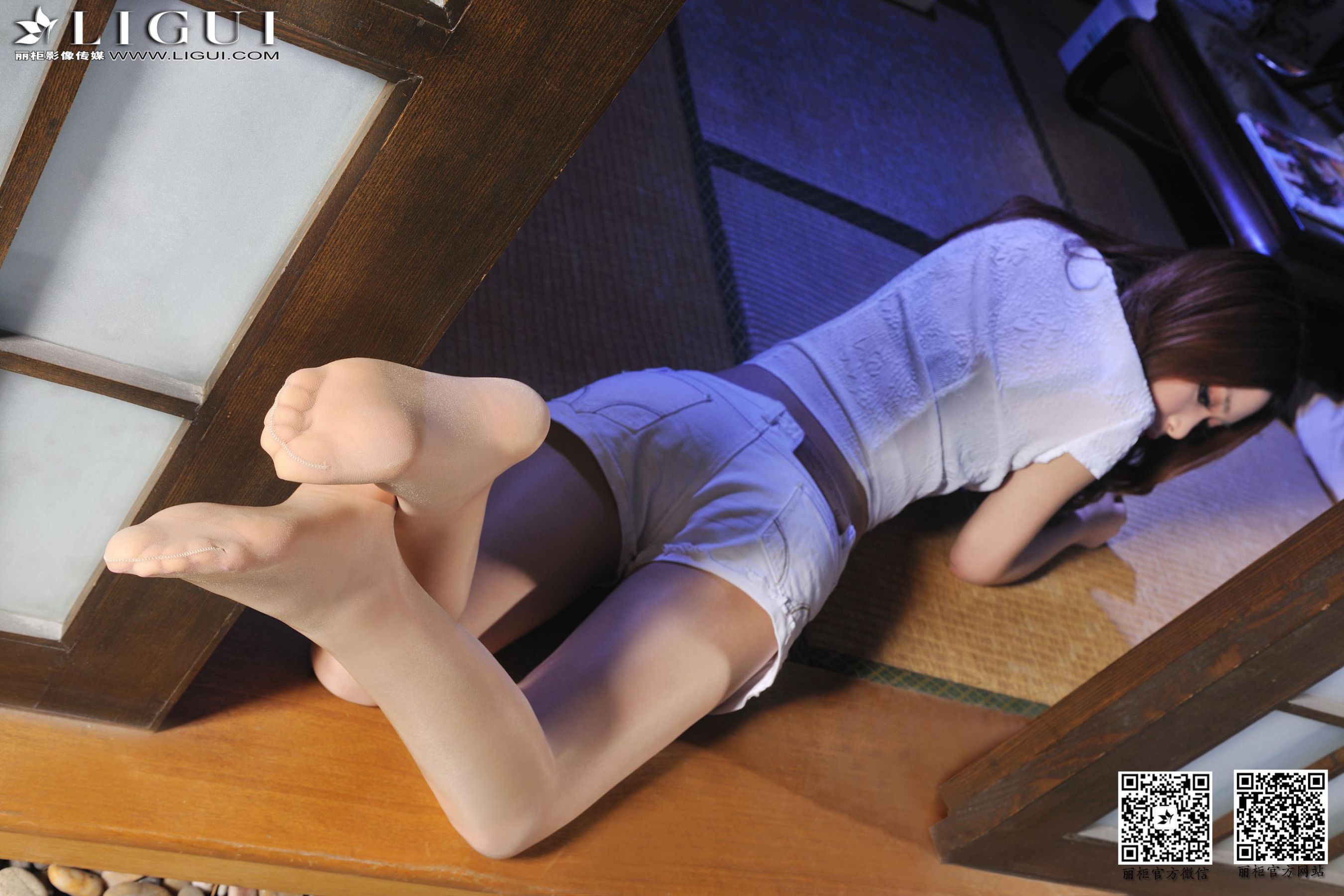 Model 允儿《热裤高跟美足》美腿玉足写真图片-图29