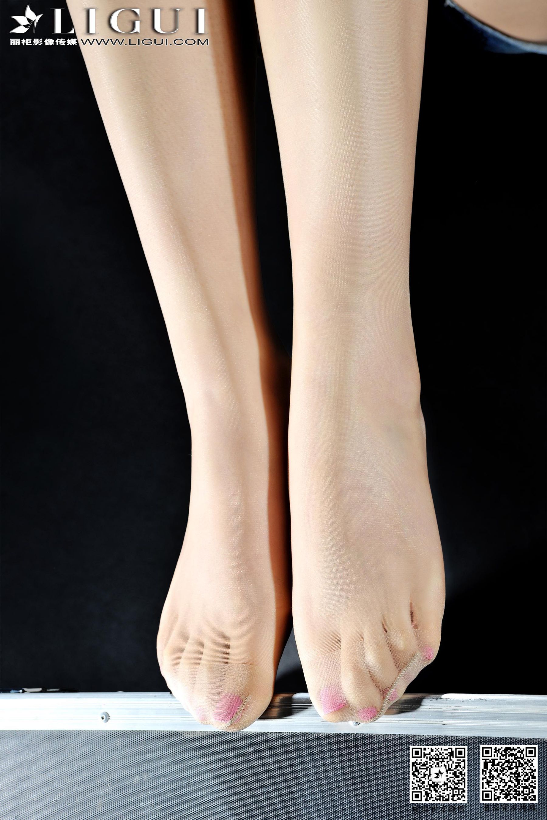 Model 允儿《牛仔热裤高跟美足》上下全集  美腿玉足写真图片-图60
