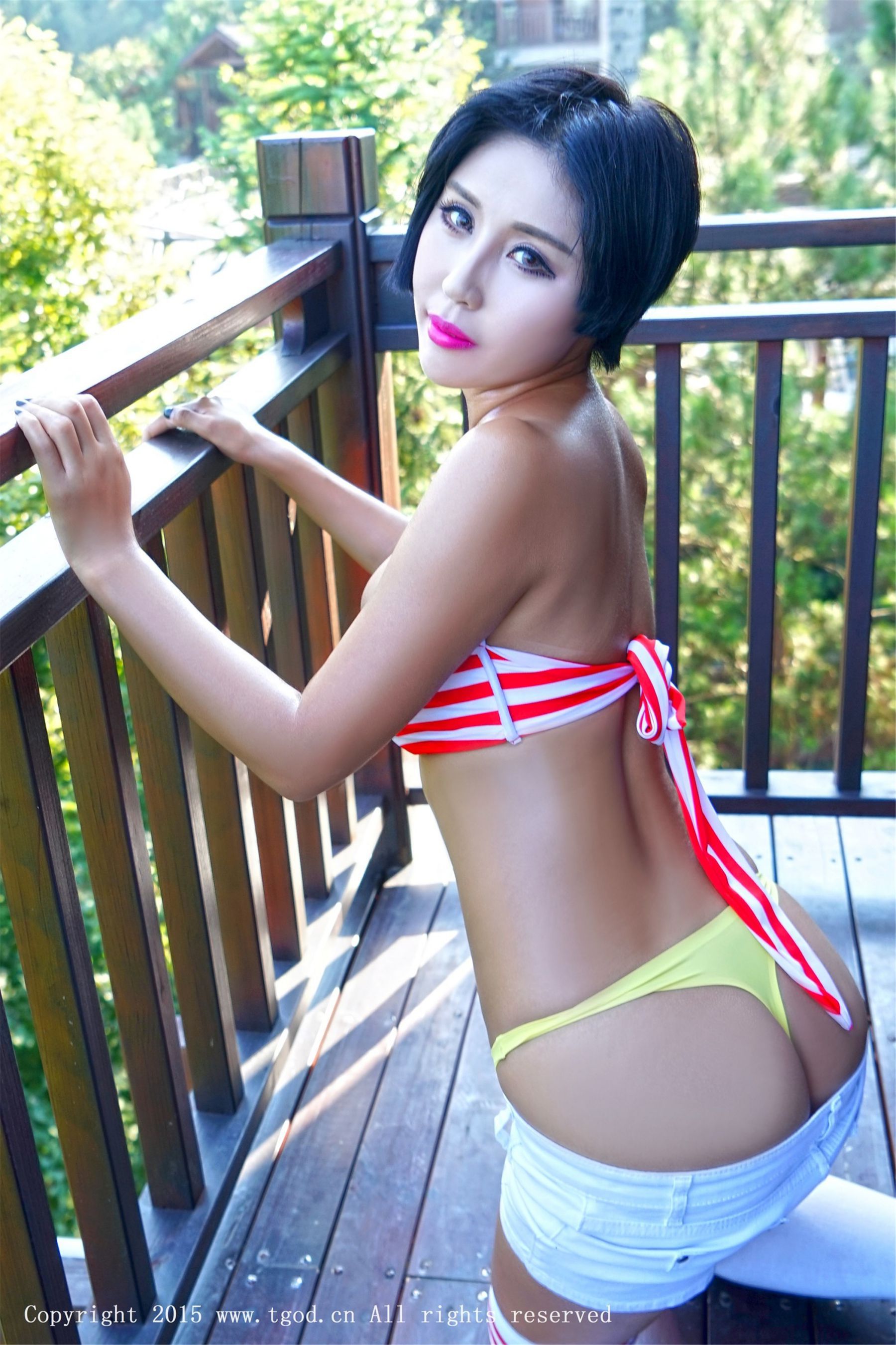 娜依灵儿《云曼旅拍》热裤翘臀诱惑  写真集-图30