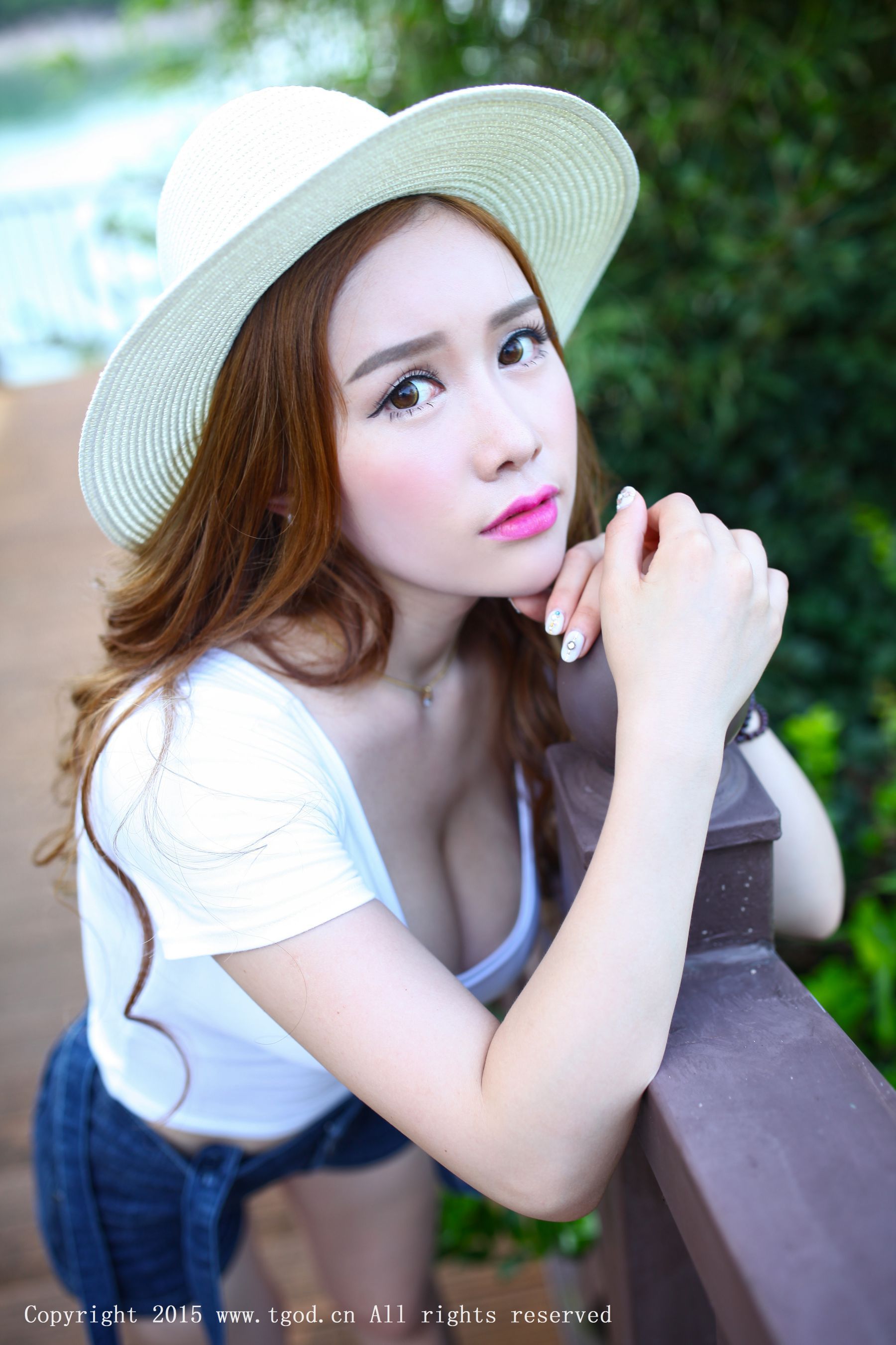 于姬Una《云曼旅拍》吊带牛仔热裤+比基尼  写真集-图13