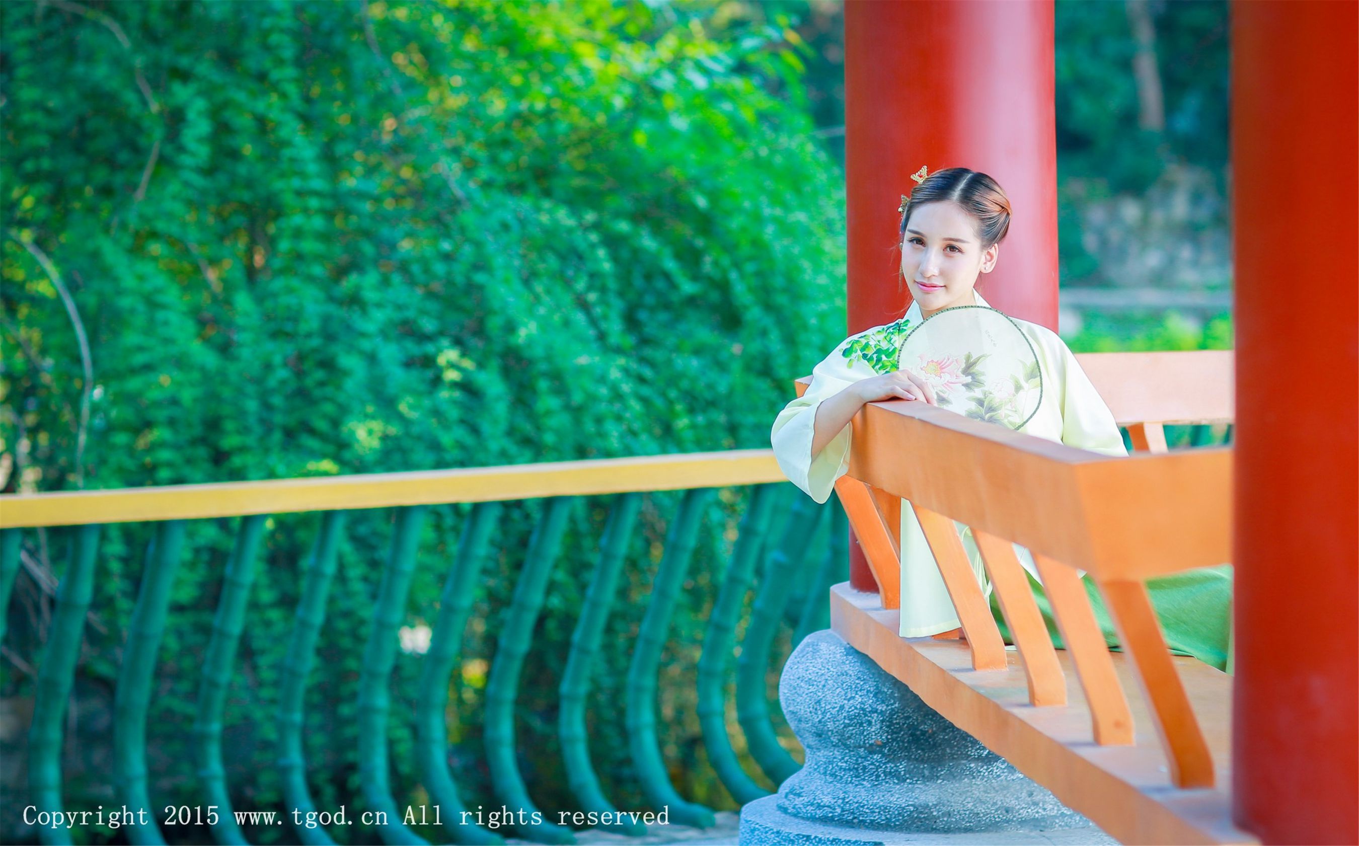 艾希ICE《女神身着清新汉服 从湖畔缓缓走来》  写真集-图15