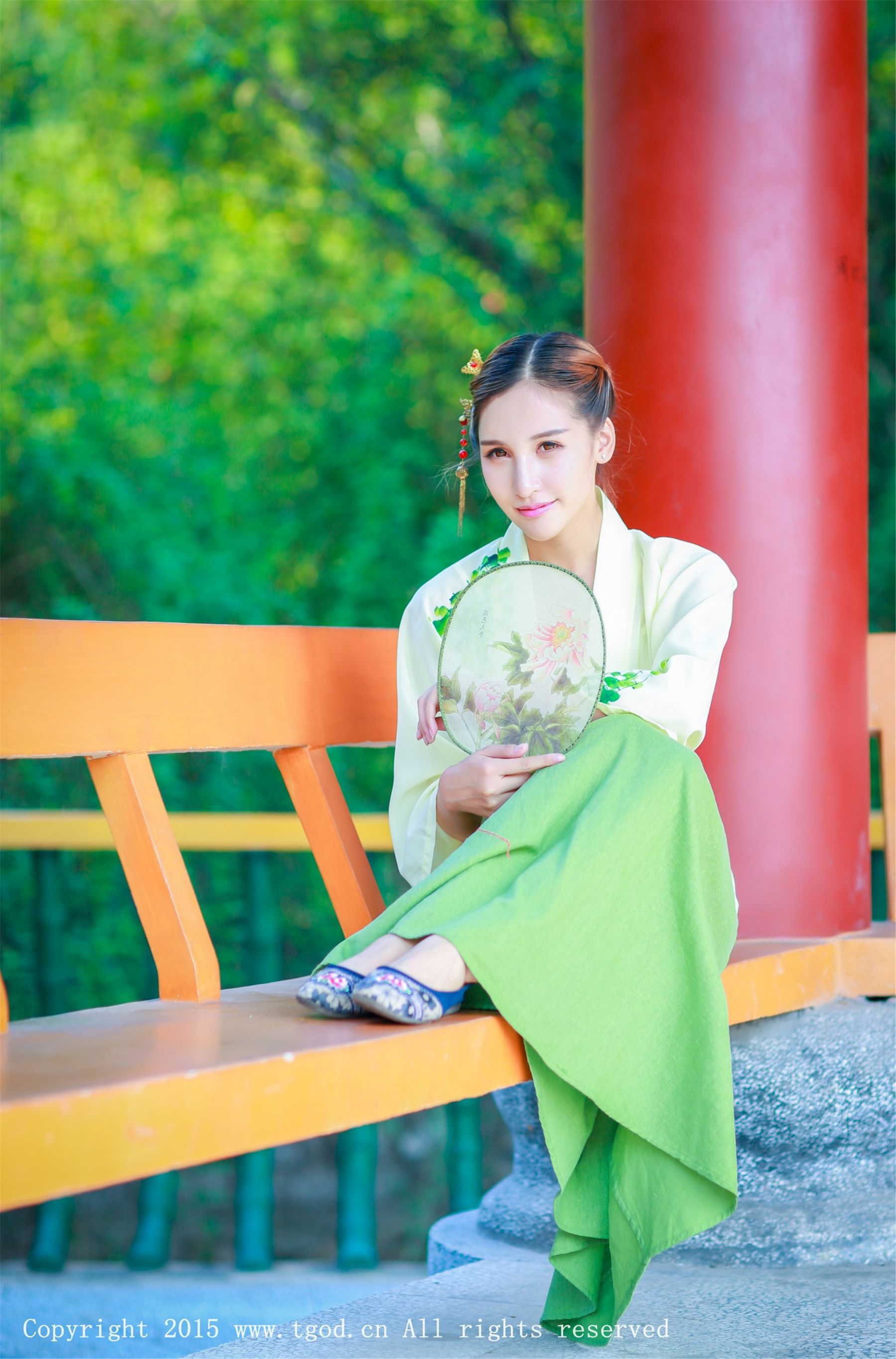 艾希ICE《女神身着清新汉服 从湖畔缓缓走来》  写真集-图17
