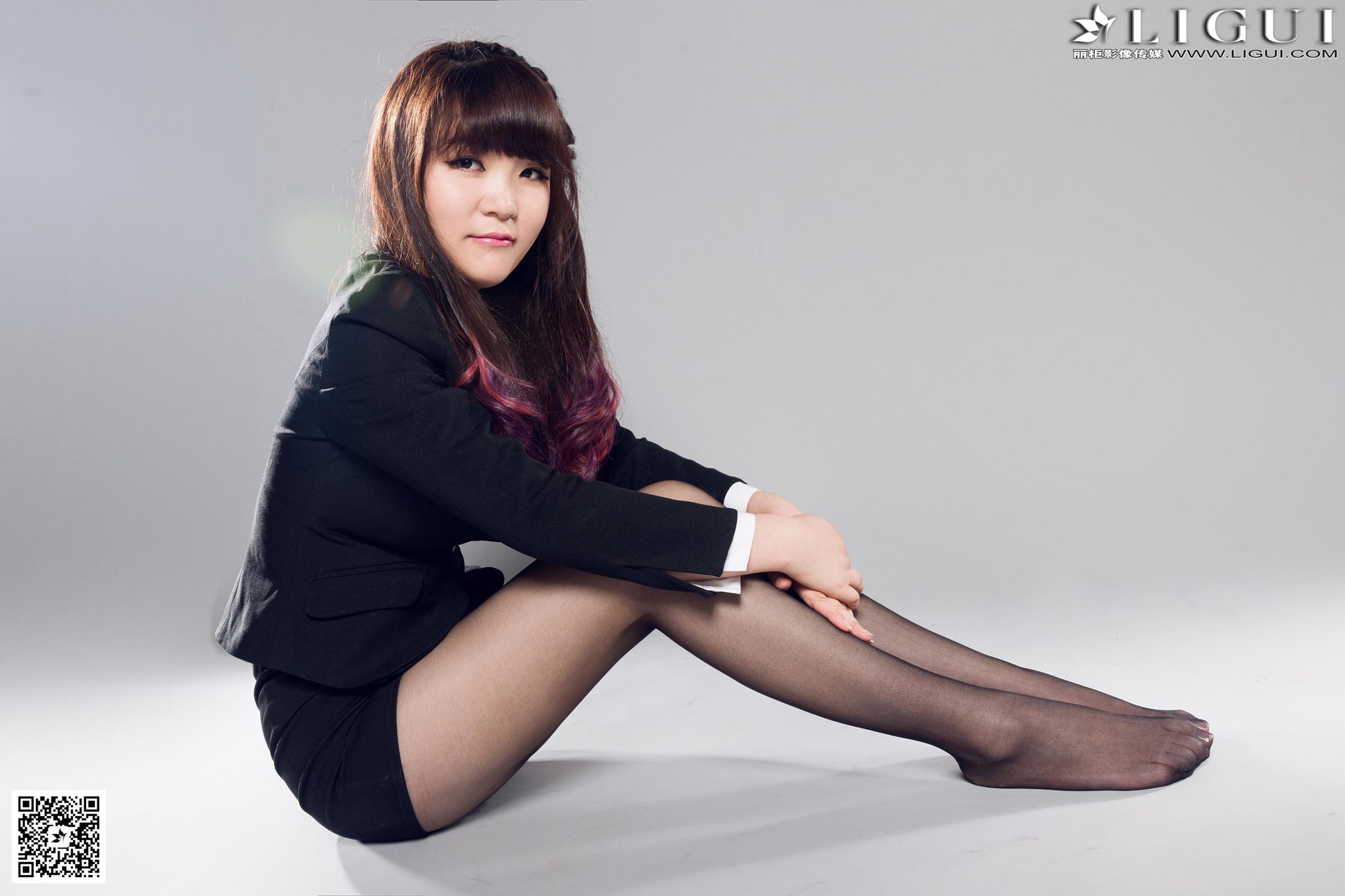 Model 小倩《黑丝高跟职业装》美腿玉足写真图片-图23