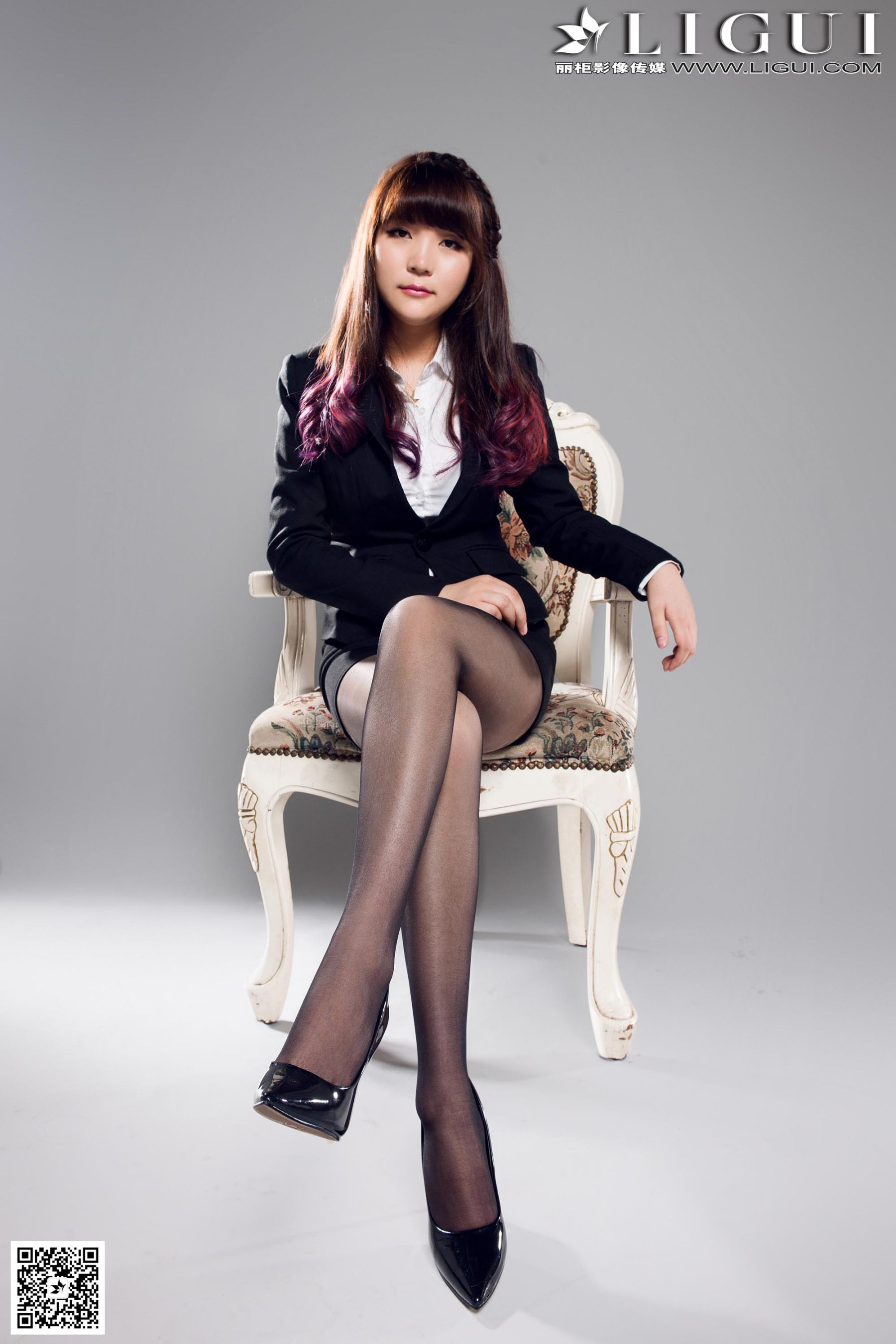 Model 小倩《黑丝高跟职业装》美腿玉足写真图片-图5