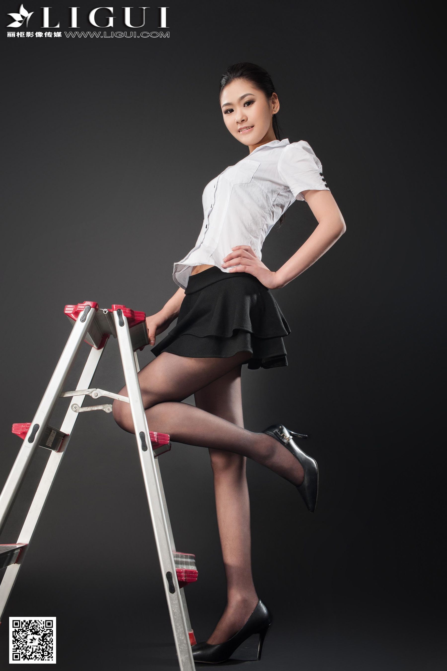Model 凌凌《棚拍黑丝高跟美足》美腿玉足写真图片-图13
