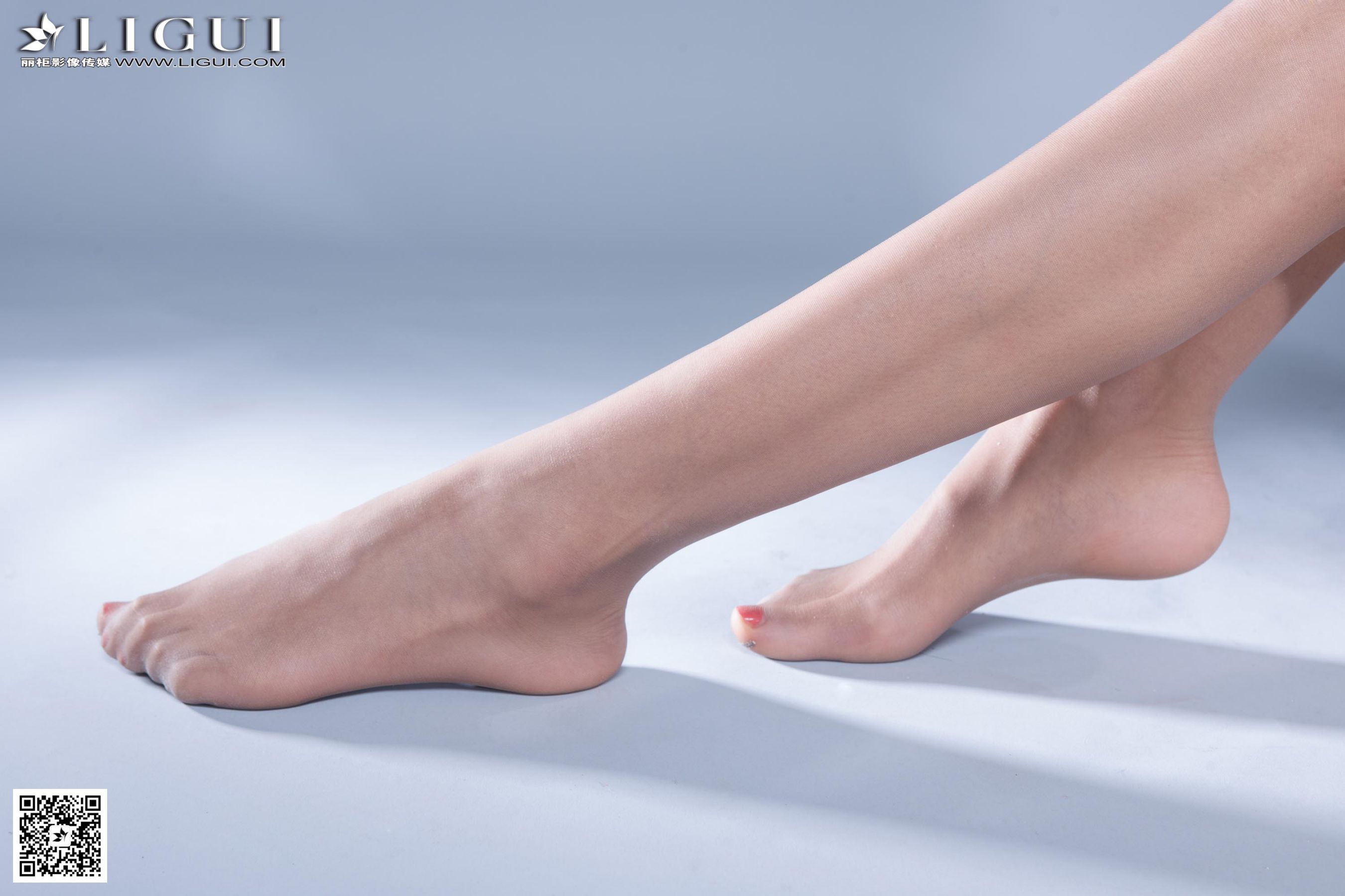 Model 潼潼《棚拍职业装丝足高跟》上下全集 美腿玉足写真图片-图48