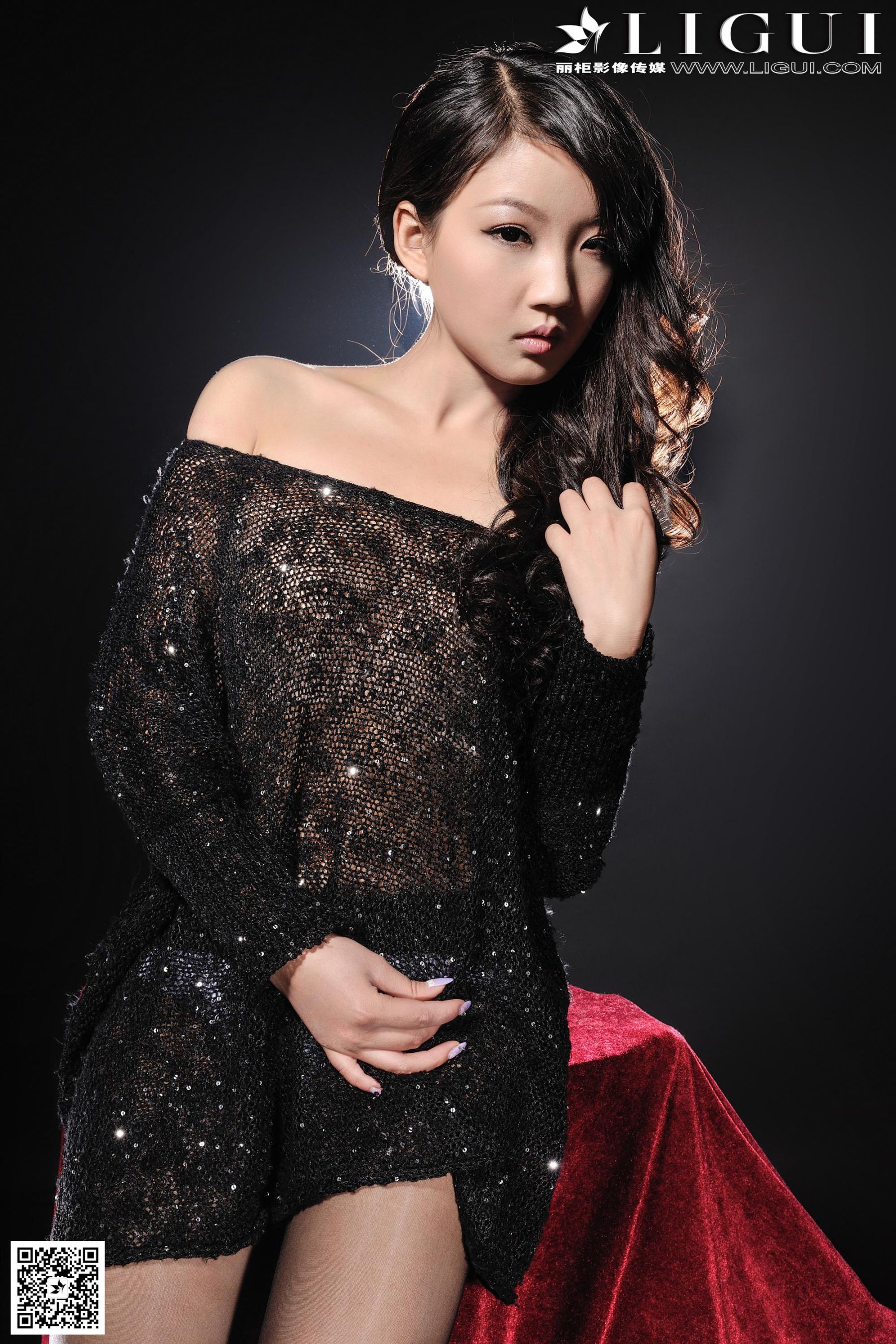 Model 司琪《贵美人黑丝美足》美腿玉足写真图片-图0