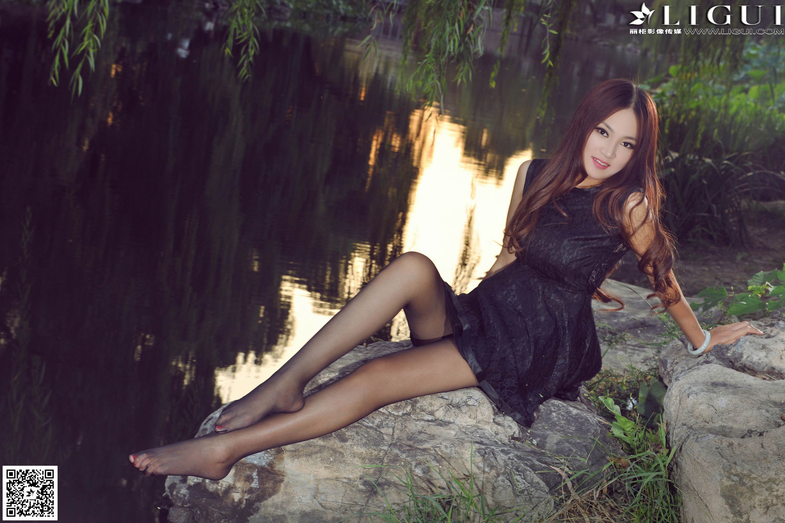 Model 叶子《公园黑丝高跟时尚外拍》上下全集  美腿玉足写真图片-图58
