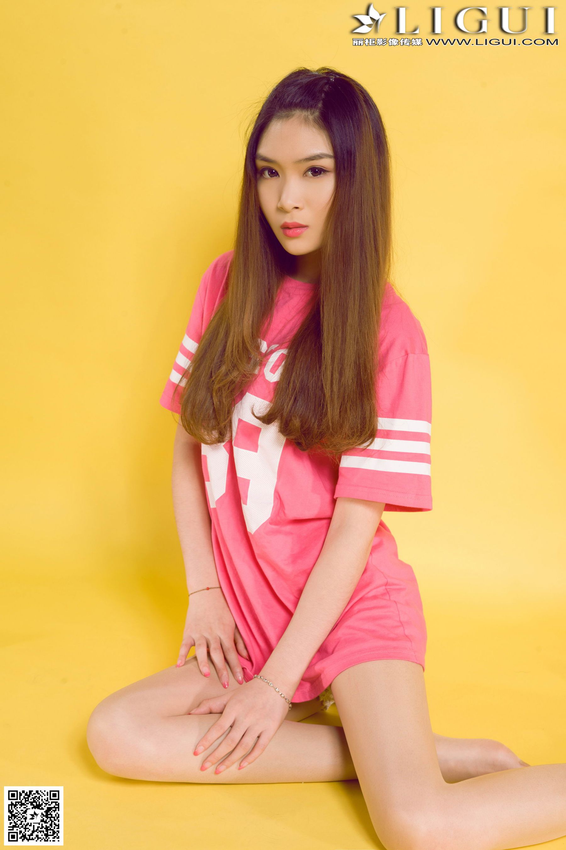 Model 允儿《篮球少女羽毛球运动系列》美腿玉足写真图片-图33