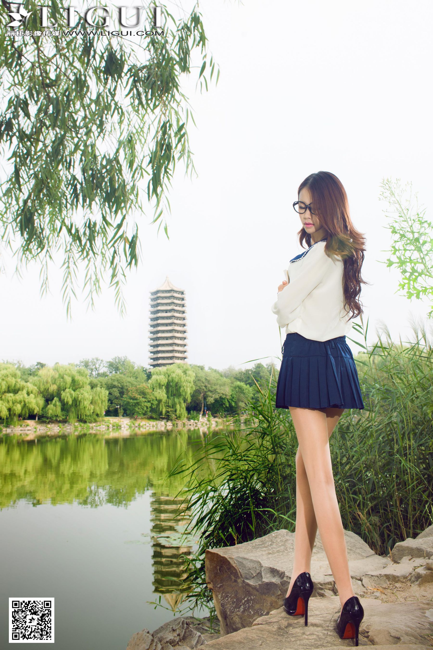 Model 语寒《校花女神公园美拍》上下全集  美腿玉足写真图片-图9