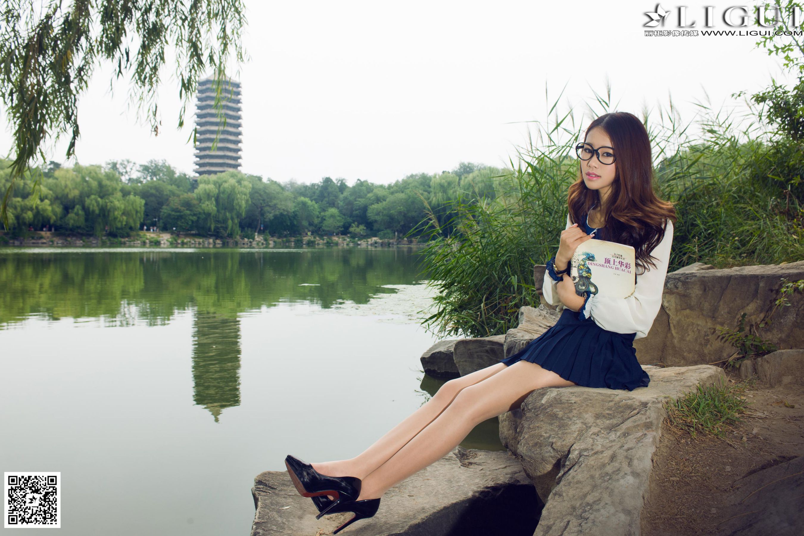 Model 语寒《校花女神公园美拍》上下全集  美腿玉足写真图片-图29