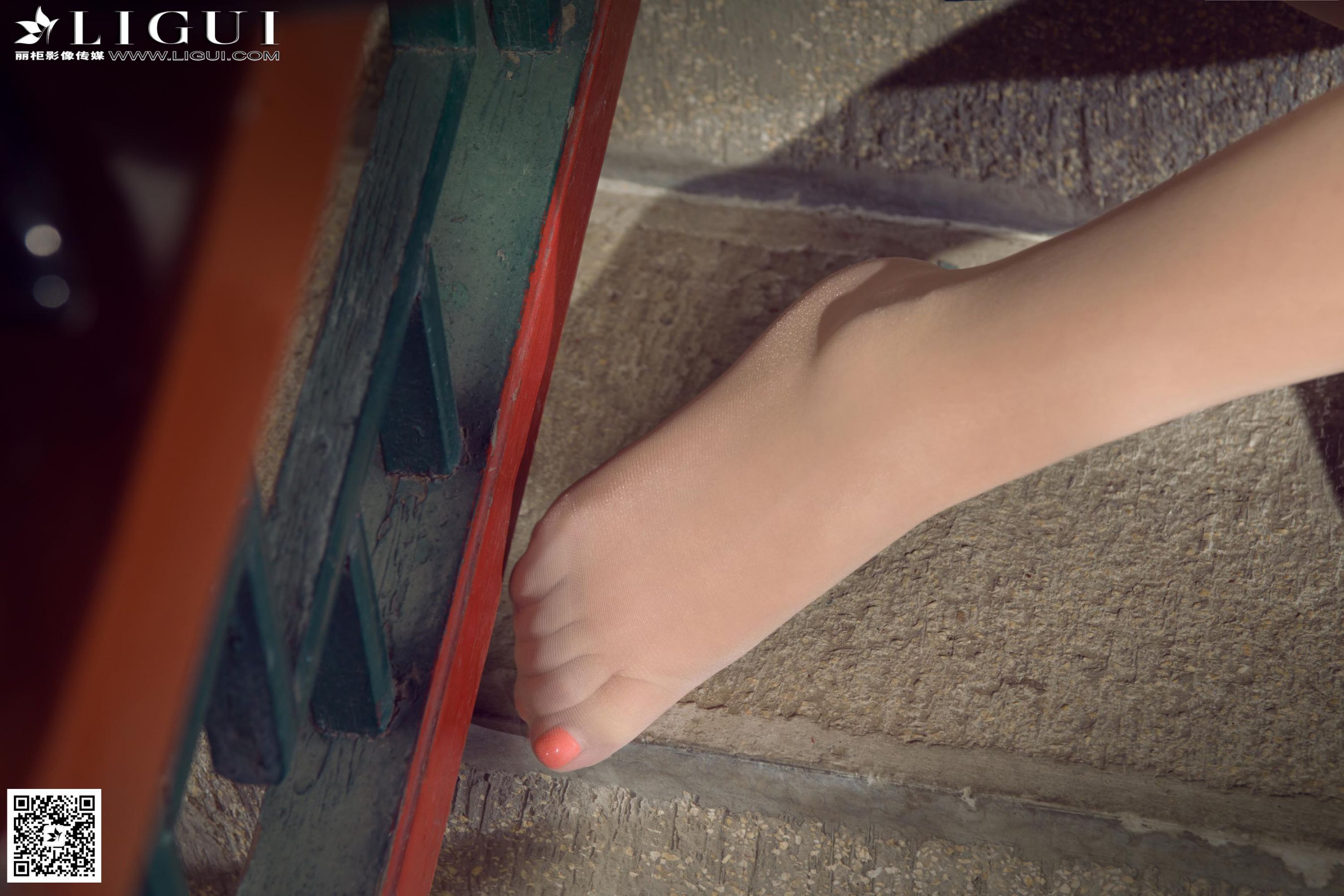 Model 语寒《校花女神公园美拍》上下全集  美腿玉足写真图片-图63