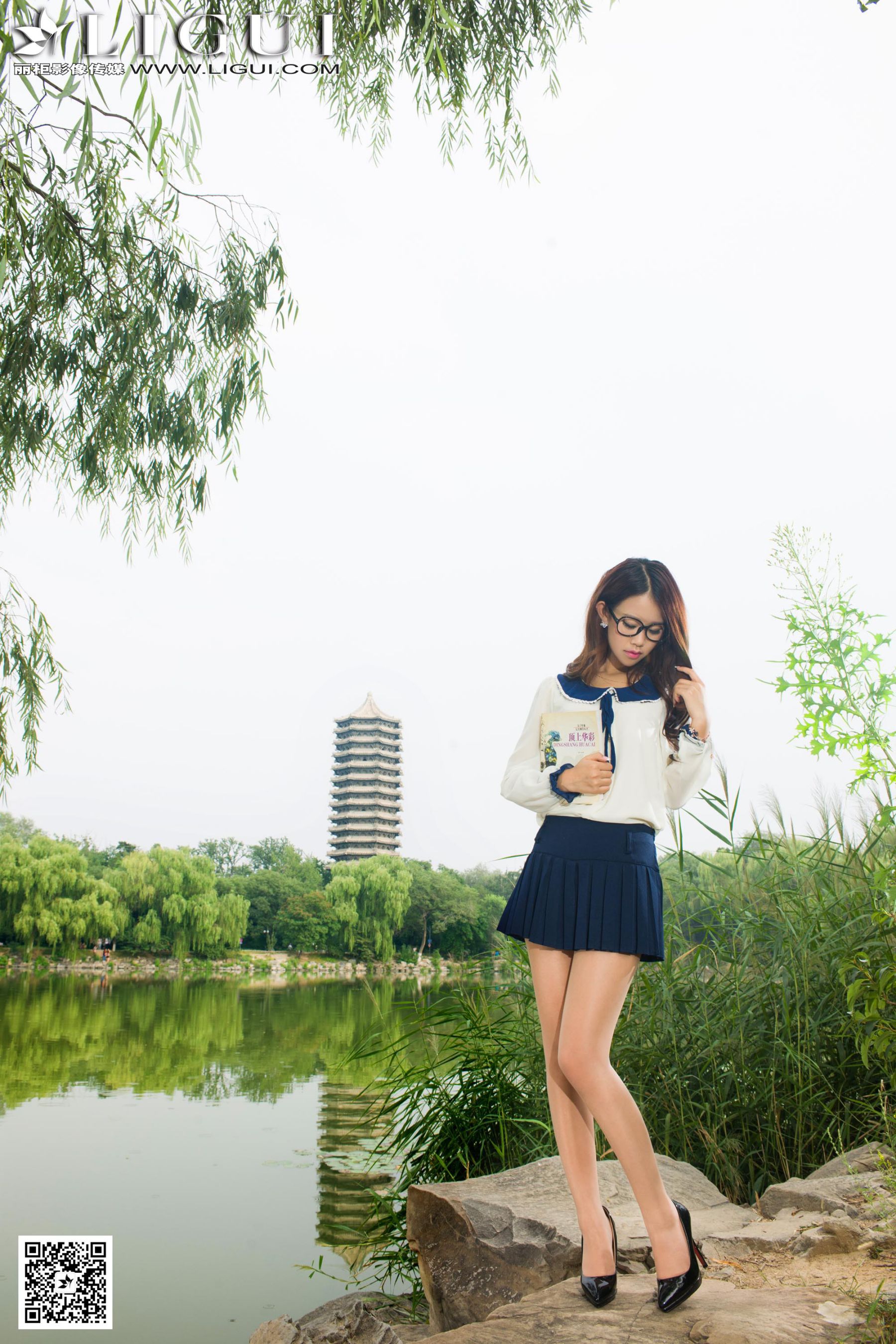 Model 语寒《校花女神公园美拍》上下全集  美腿玉足写真图片-图6
