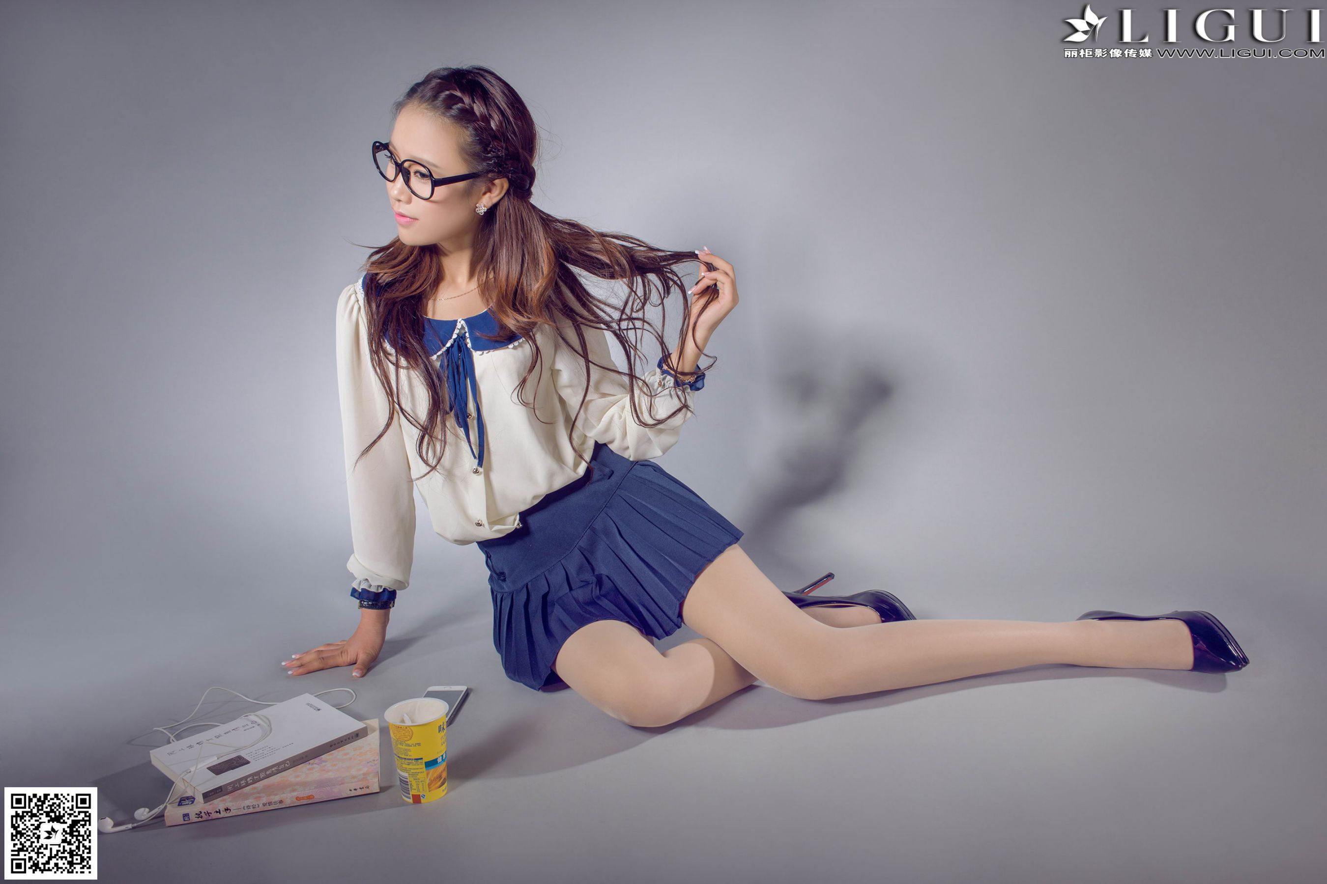 Model 语寒《甜美校花棚拍》美腿玉足写真图片-图13
