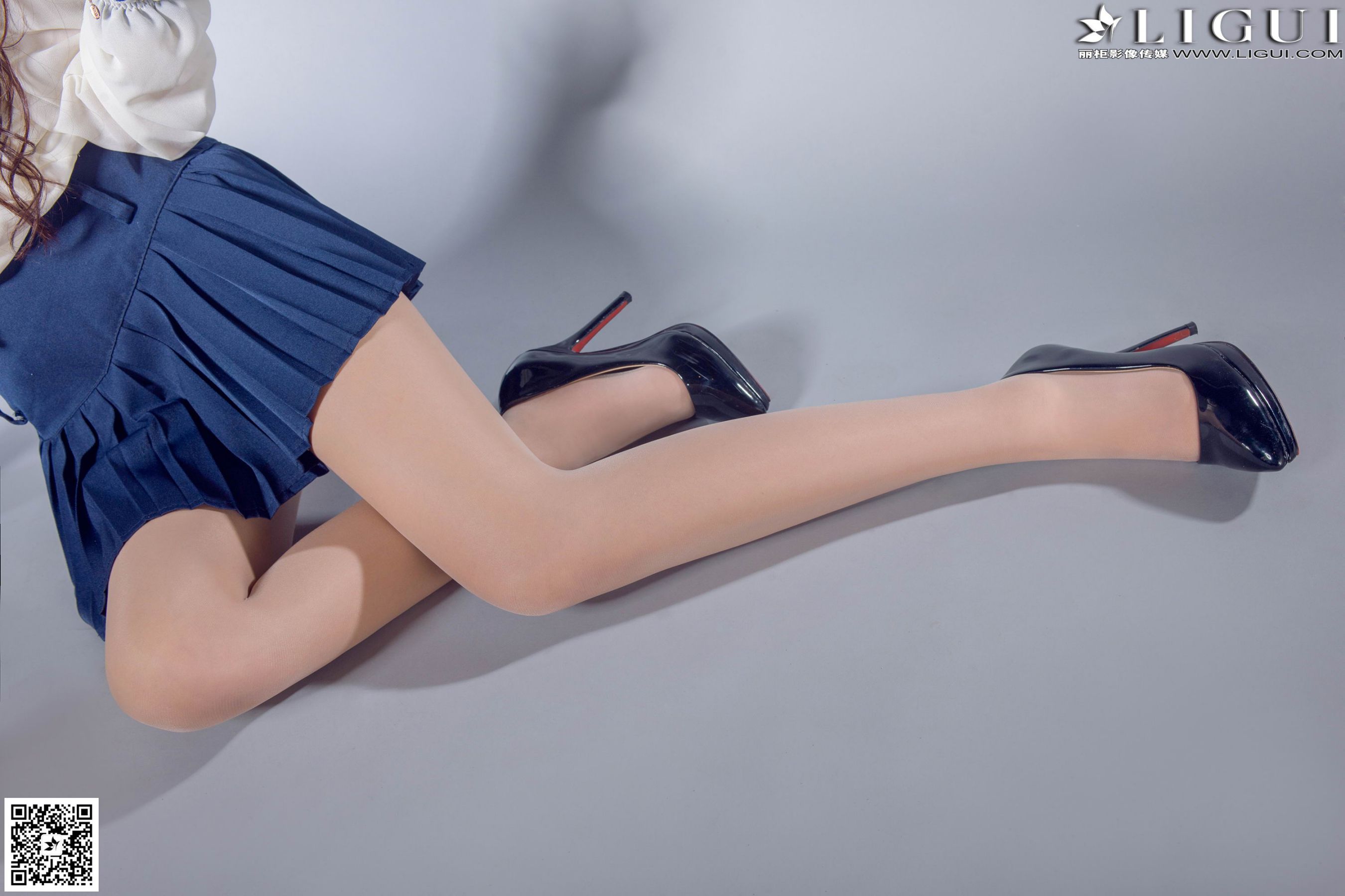 Model 语寒《甜美校花棚拍》美腿玉足写真图片-图15